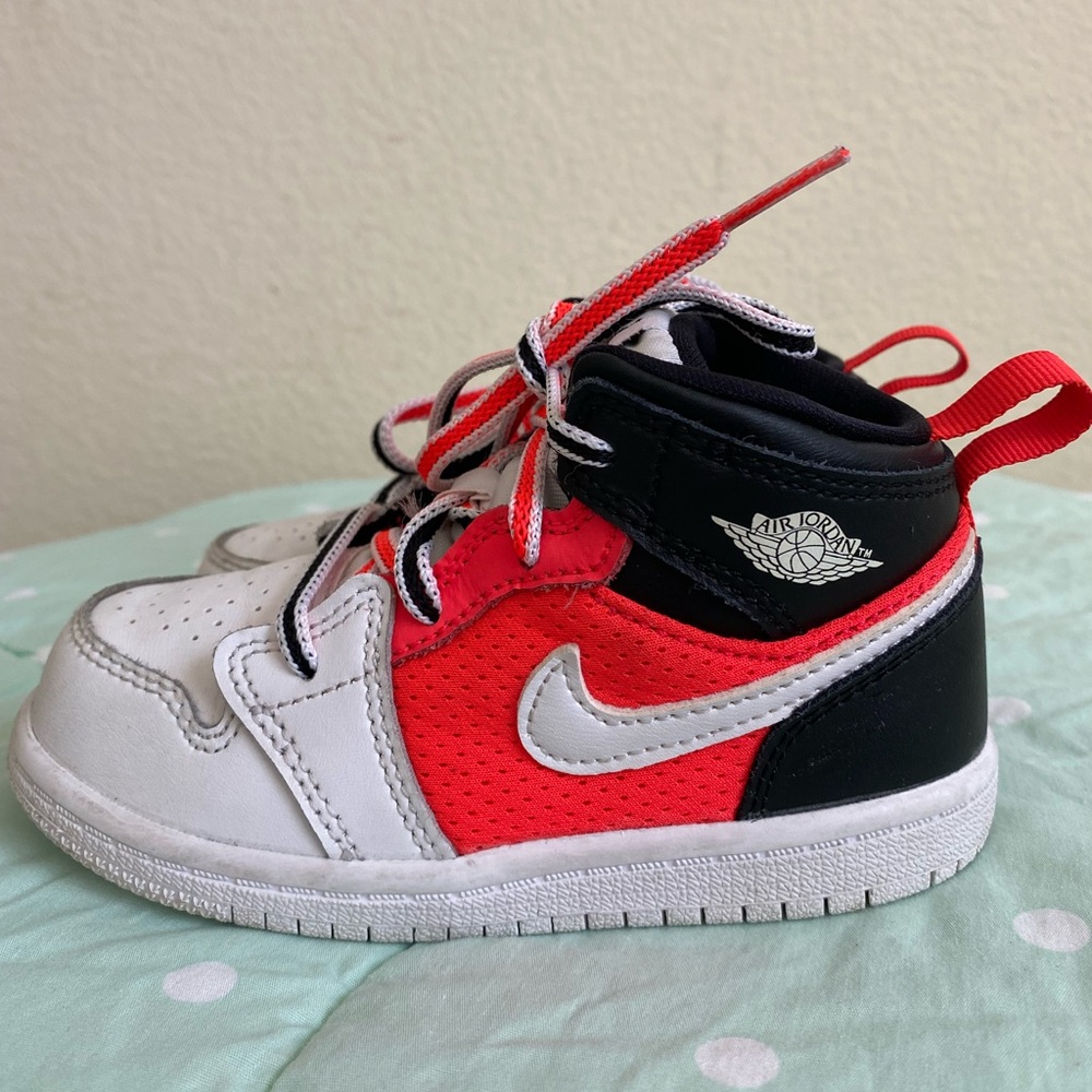 Jordan 1 Mid SE Black / Infrared 23 / White Style: FB4419-016 Toddler size 8